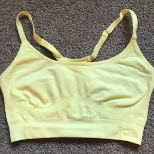 NWOT Under Armour Seamless Essential Bra L